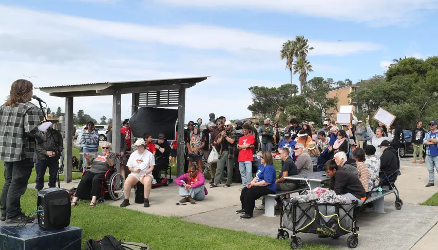 Protest to Protect Public Housing at Bellambi Beach